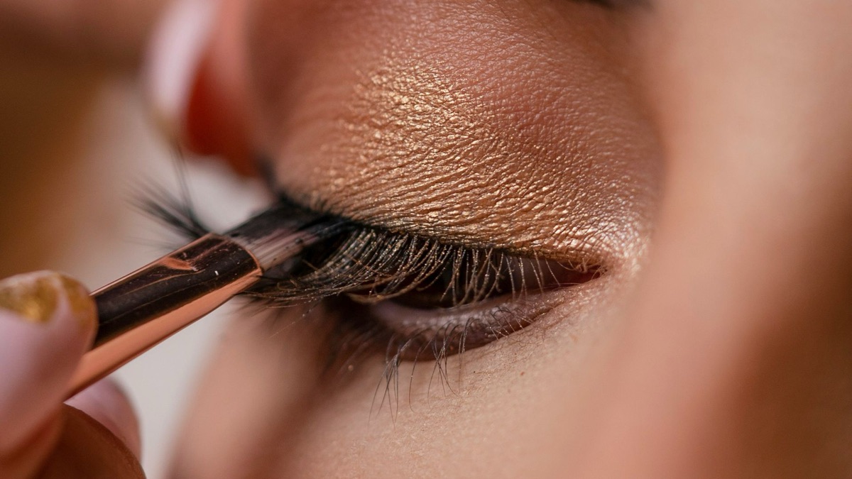 5 Red Flag Signs Of Cheap Eye Shadow