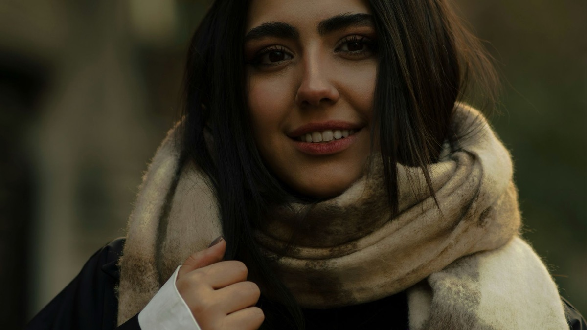 5 Stunning Ways To Style A Blanket Scarf